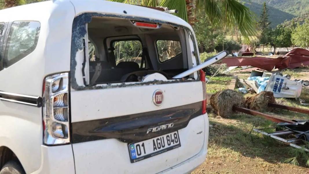 Adana’da Hortum Dehşeti: Çamlar Devrildi, Çatılar Uçtu! 3